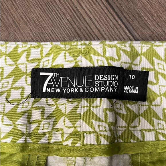 New York & Company Green Patterned Women's Shorts - Picture 2 of 5